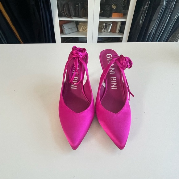 New hot pink satin like fabric lace up pumps - Picture 4 of 5